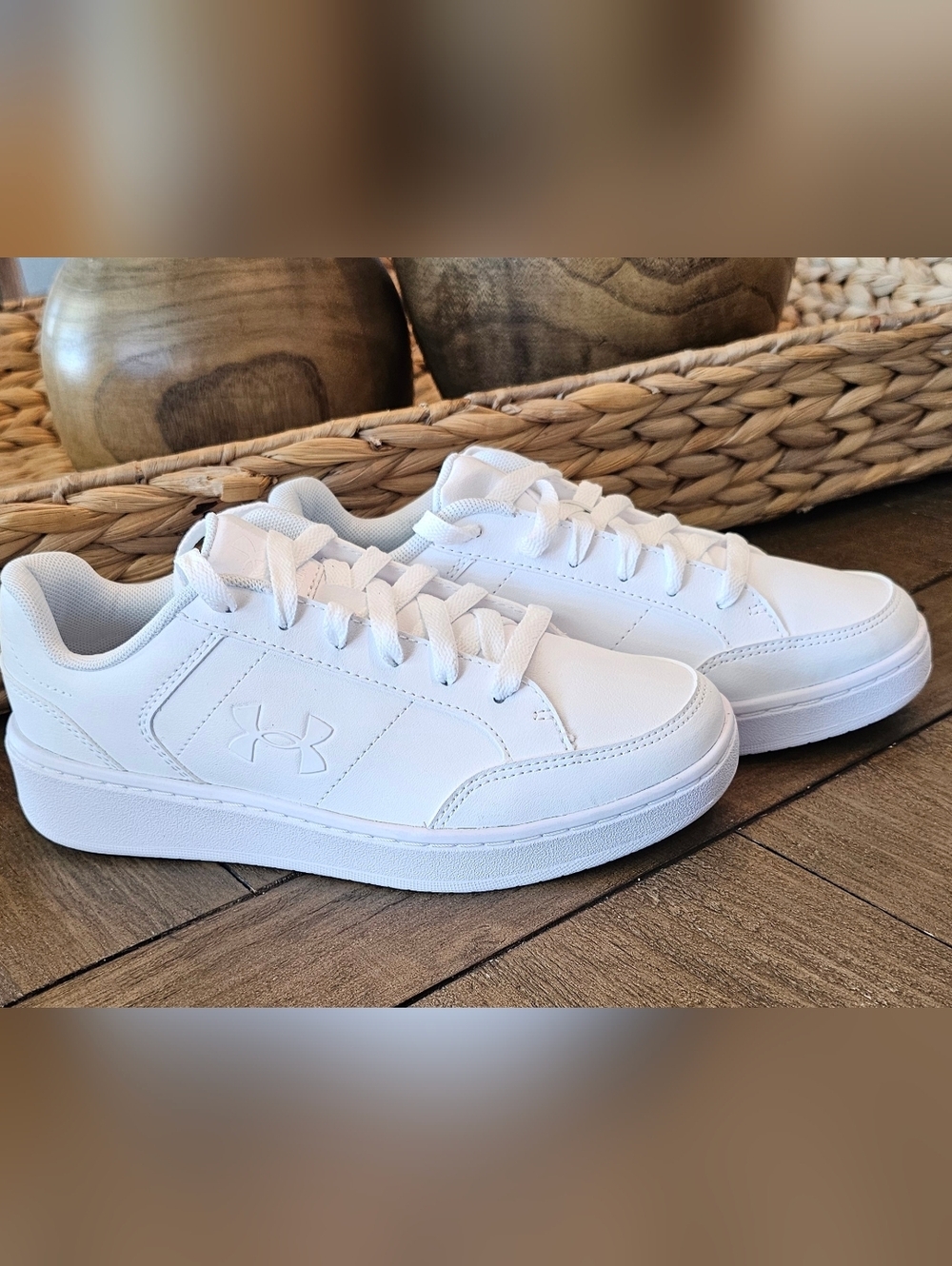 Under Armour Leather Kids White Low-Top Lace-up Sneakers Size 4Y NWOB